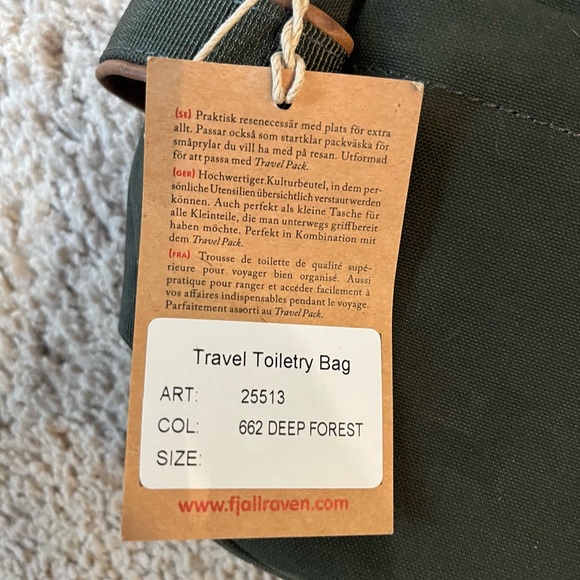 NWT- TRAVEL TOILETRY BAG - Picture 4 of 4